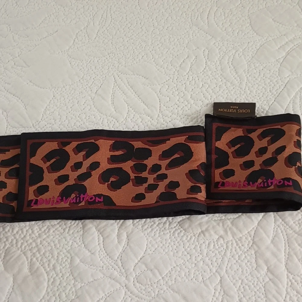 Louis Vuitton Leopard Bandeau Steven Sprouse Elegant Quiet Luxury Bag Charm